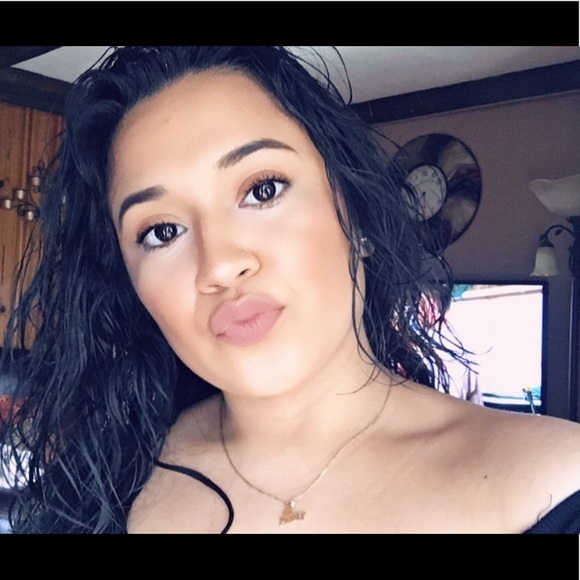 Meet your Posher, Cynthia - Picture 1 of 1